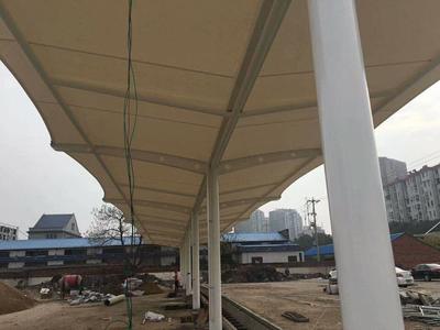 一站式解析 定制充電樁車棚、專業雨篷廠家、價格因素與膜結構工程全流程